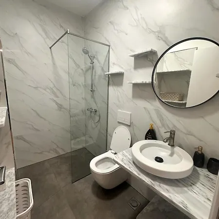 Daire Stylish 2bedroom Tirana Univers Ljaknasi