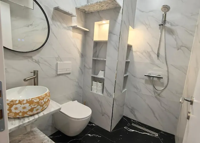 Stylish 3bed Quiet Area Univers